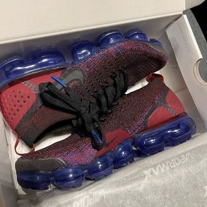Nike women’s Air Vapormax Flyknit 2 - Black/Dark Red/Navy